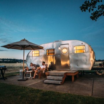 découvrez l'évasion en pleine nature avec notre camping, offrant des emplacements idéaux pour se détendre, des activités pour toute la famille et des paysages à couper le souffle. profitez d'un séjour inoubliable en harmonie avec la nature.