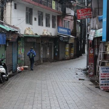 découvrez des promenades urbaines captivantes au cœur des villes. explorez l'architecture, la culture et les secrets cachés des rues tout en profitant d'une expérience enrichissante et unique.